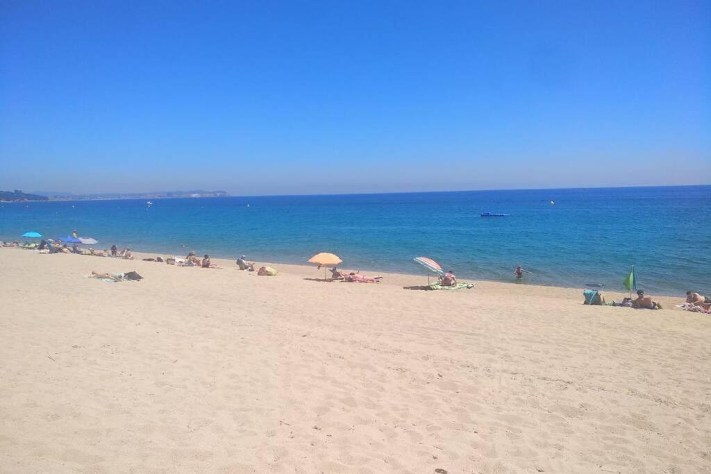 Estudio Primera Linea De Mar Con Piscina Y Parking Apartment Platja d'Aro Ngoại thất bức ảnh